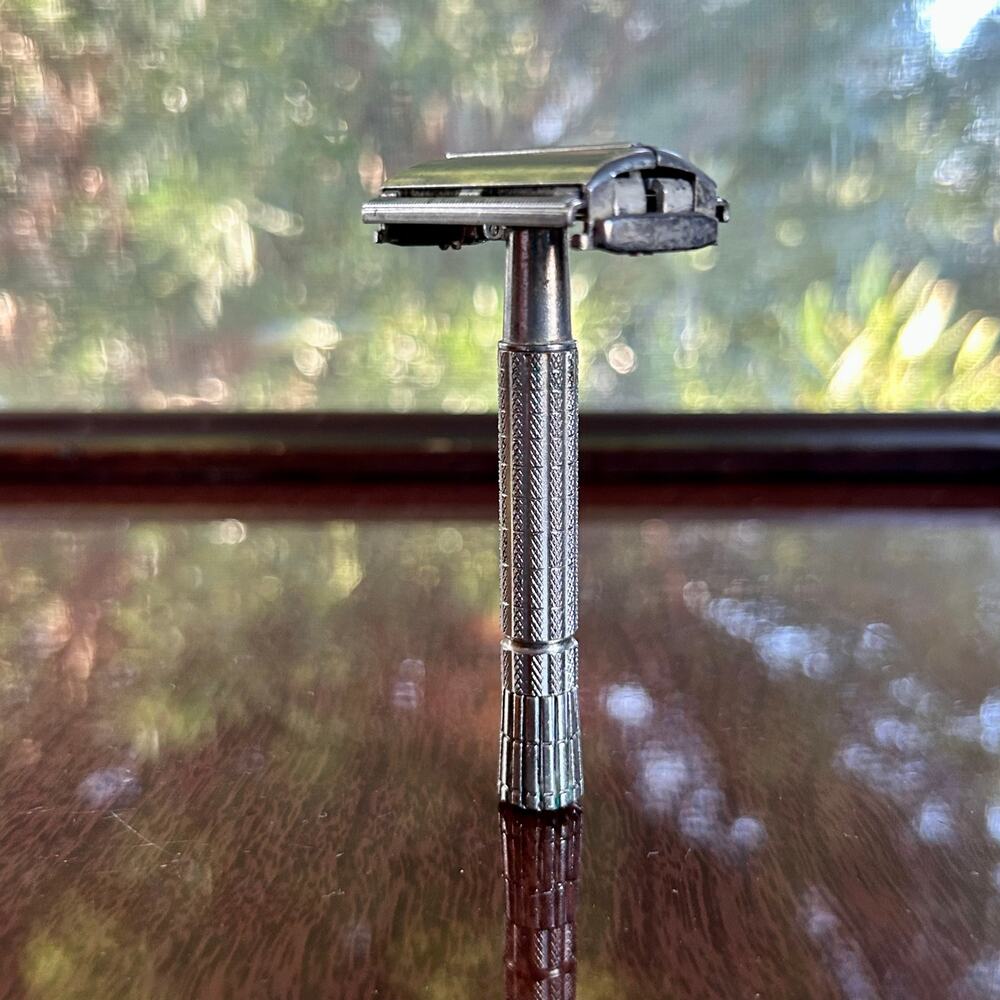 Vintage Safety Razor Double Edge Metal Razor 3.5” Grooming Tool - Picture 5 of 12